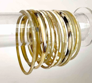 Bracelet fin en corne de vache africaine, teinte claire, par Perfect Enterprises - Product Image 1