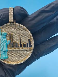 จี้รูปสัญลักษณ์นิวยอร์กประดับเพชรโมอิสซาไนต์ รูปปั้นเทพีเสรีภาพ จี้เหรียญนิวยอร์กซิตี้ สำหรับแร็ปเปอร์ เงินแท้ 925 ชุบทอง - Product Image 2