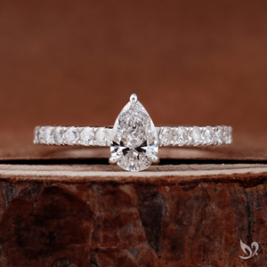 Bague de fiançailles délicate en or blanc 10K avec diamant de laboratoire en forme de poire de 0,50 carat, sertie pavé style Cathédrale, certifiée IGI - Product Image 1