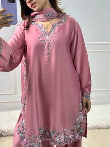Ensemble Salwar Kameez Traditionnel Pakistanais en Soie Satinée Premium pour Femme, Ourlet Festonné, Motif Floral, Coupe Ajustée, Idéal Mariage Hiver Été - Product Image 2