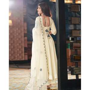 Conjunto de traje de fiesta bordado para mujer con trabajo de espejo real para un aspecto elegante - Product Image 5