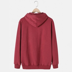 เสื้อฮู้ดลายกราฟิกคุณภาพสูง สีแดงมารูน พิมพ์ลายการ์ตูนอนิเมะ เสื้อพูลโอเวอร์ผ้าฟลีซสำหรับผู้ชาย รับผลิตเสื้อฮู้ดลายกราฟิกพร้อมโลโก้ตามสั่ง - Product Image 2