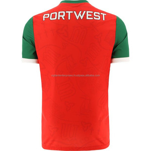 Maillot de football en polyester 100% de style rétro OEM Conception supérieure solide et légère avec nom et logo personnalisés - Product Image 2