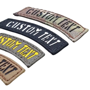 Patch flèche rectangulaire de haute qualité en tissu tissé, motif imprimé thermocollant, fond camouflage, avec option de fixation à coudre ou thermocollante - Product Image 3