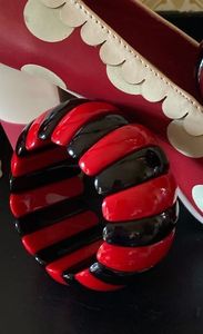 กำไลข้อมือแฟชั่นสไตล์เรโทร กำไลเรซิ่นแบบหนา รูปทรงไม่สม่ำเสมอ - Product Image 5