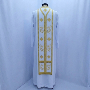 Casulla Blanca para Clérigos con Diseño de Enredaderas Bordadas en Oro, Vestimenta Litúrgica Premium para Culto Religioso, Misa y Uso en las Cuatro Estaciones - Product Image 6