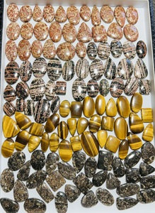Lote de Gemas Trimurti al por Mayor, Mezcla de Piedras Naturales, Cuarzo Rosa, Lapislázuli, Ojo de Tigre, Aventurina Verde, Tamaños Variados - Product Image 2