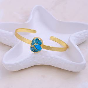 Bracelet jonc tendance ajustable fait main en or plaqué avec un motif géométrique turquoise bleu Mohave, bijoux fantaisie - Product Image 3