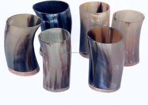 Vaso de cuerno vikingo natural hecho a mano de 6 "con soporte de madera agarre Ale cerveza vino Vodka regalo auténtico recipiente de inspiración medieval - Product Image 5