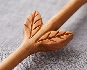 Ensemble de cuillères à salade en bois avec motif feuille, polies à la main, style nordique, écologiques, pour le camping et les événements - Product Image 2