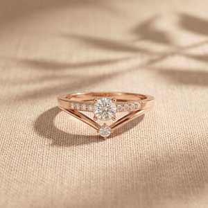 Bague de promesse en moissanite à taille ronde et tige fendue pour femme, en argent 925 avec breloques en rhodium, idéale pour un anniversaire ou une fête, pour votre partenaire - Product Image 6