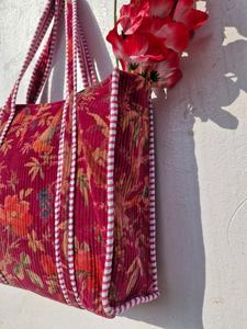 Sac fourre-tout en velours fleuri |   Sac à bandoulière matelassé fait main |   Accessoires Quotidiens Bohèmes - Product Image 2