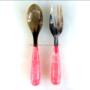 Conjunto de servidor de ensalada con patrón de remolino de resina UCI sostenible, vajilla de fiesta de boda Allure para todas las ocasiones con cuchara - Product Image 6