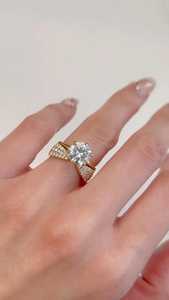 Anillo de Diamante Solitario de Corte Redondo de Lujo de 1.01ct con Banda Abierta, Cultivado en Laboratorio, Oro Amarillo de 14K, Regalo Perfecto para Boda o Sorpresa - Product Image 2