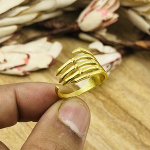 Nueva Llegada Anillo de Latón con Diseño de Esqueleto y Garras Góticas para Mujer, Chapado en Oro de 18k, Joyería Gótica para Mano, Venta al por Mayor/OEM/ODM - Product Image 5