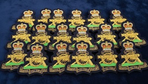 Insignias Ecológicas Bordadas en 3D Hechas a Mano de Primera Calidad con Diseño de Corona y Cañón, Tela Melton Duradera para Uniformes y Blazers - Product Image 5
