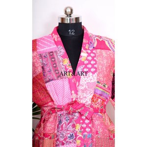Kimono ligero de seda kantha con diseño tradicional de patchwork para mujer, ideal para dormir y relajarse en casa. - Product Image 4