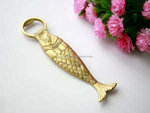 Ouvre-bouteille unique en laiton au design ananas et yeux avec finition dorée Parfait pour les bars à la maison et les mariages - Product Image 4