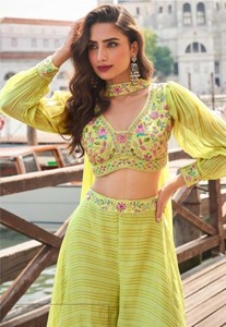 Traje de shrug corto de georgette de talla única con bordado moderno y detalles de lentejuelas para fiestas, Diwali y bodas - Product Image 5