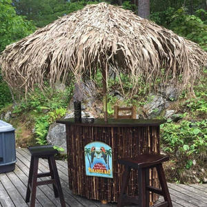 Parasol en feuilles de palmier tropicales avec poteau en bambou rustique - Parasol en chaume à longues franges pour bar tiki et terrasse extérieure - Product Image 4