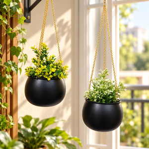 Pots de fleurs suspendus en métal noir avec chaînes dorées |   Paniers à fleurs décoratifs ronds pour l'intérieur, l'extérieur, le jardin, le balcon, la terrasse - Product Image 2