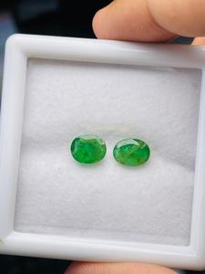 Par de Esmeraldas Naturales de Zambia, Corte Ovalado, 2.65 Quilates, Calidad AAA, Color Verde, Certificado IGI, Lustre Excelente, Corte y Pulido Perfectos, Joyería - Product Image 3