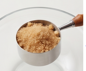 ถ้วยตวงสแตนเลสสีเงินสุดหรูพร้อมด้ามจับไม้ อุปกรณ์ครัวที่ทนทานสำหรับการทำอาหารและเบเกอรี่ - Product Image 3