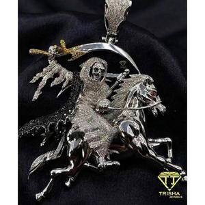 Collar Hip Hop de Plata de Ley 925 con Colgante de Guerrero Oscuro con Diseño de Guadaña y Diamantes de Moissanita - Product Image 2