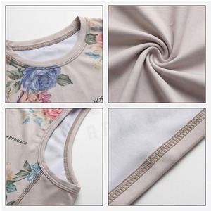 Ensemble de yoga 2 pièces imprimé papillon bleu avec finition dorée, body à col en V profond et jupe portefeuille longueur genou - Product Image 4