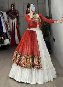 Blusa de georgette sintética con trabajo de espejos estilo Kutchi y Koti, y lehenga de algodón rayón, lista para usar, lehenga choli para Navratri. - Product Image 3