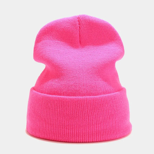 Nuevas llegadas con etiqueta: Gorro de punto unisex con bordado, estilo urbano y personalidad, gorros en stock de gran fábrica. - Product Image 1