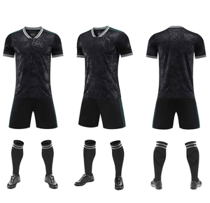 Fabricant pakistanais d'uniformes de football sur mesure, maillots et shorts avec logo d'équipe, vêtements de sport respirants et performants pour les clubs - Product Image 1