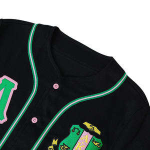 Camiseta Deportiva Casual para Mujer, Estilo Jersey de Béisbol AKA, Negra y Verde, con Botones, Bordado Premium, Color Negro y Verde - Product Image 4