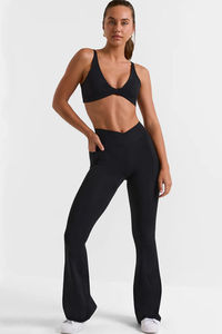Conjuntos de 2 piezas OEM negros de alta demanda para mujer: leggings suaves de tiro medio y cintura alta con elástico - Product Image 5