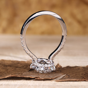 แหวนหมั้นเพชรโมอิสซาไนต์ทรงวงรีประดับเพชรแบบฮาโล วงแหวนทอง 14K ชุบทอง ประดับเพชร ได้รับการรับรองจาก IGI แหวนแต่งงานสุดหรู - Product Image 3