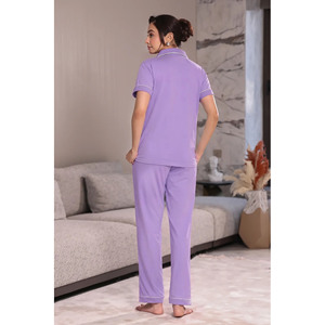 Ensemble de pyjama pour femme, violet, manches courtes, coupe classique, 100% coton popeline, pantalon long, col rabattu, fermeture boutonnée - Product Image 4