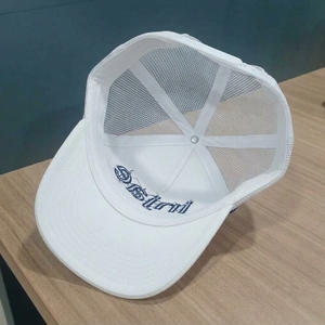 หมวกกอล์ฟทรง Trucker แบบ 6 แผง ปักลายแบบเรียบ ขอบโค้งสำเร็จรูป รับผลิตแบบ OEM ODM แบรนด์ส่วนตัว ขายส่ง MOQ ต่ำ - Product Image 5