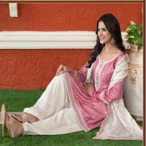 Ensemble Kurti Salwar brodé rose pour femmes, vêtements ethniques de créateur avec dupatta, collection festive pour les fêtes - Product Image 5