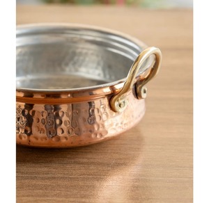 Gehämmertes Kupfer-Handi mit Deckel & Messinggriffen |   Indisches Klassisches Design Hitzebeständiger Serviertopf & Geschirr - Product Image 5