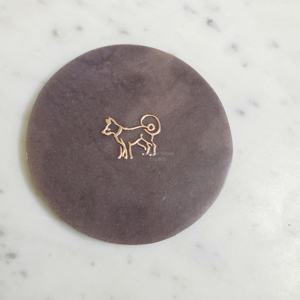 Vente en gros de tapis et coussinets époxy de style géode personnalisables Ensemble de sous-verres pêche feuille métallique avec couleurs et dessins de logo personnalisés - Product Image 3