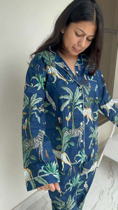Conjunto de Pijama Indio de Algodón Hecho a Mano con Estampado Digital de Animales Urvi Creactions, Cuello en V, Largo Completo, Suave, para Verano y Otoño, Venta al por Mayor - Product Image 6