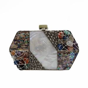 Pochette indienne artisanale en nacre et argent avec incrustation de pierres précieuses, cadre en laiton fait main, idéale pour les soirées, mariages et événements. - Product Image 1