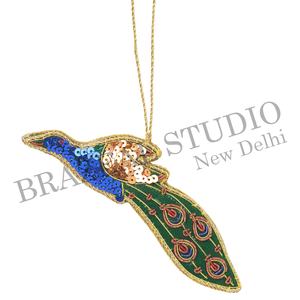 Brazeal Studio, ornements de Noël personnalisés en velours satiné écologique, faits à la main, brodés, perles, fils dorés, fabrication - Product Image 6