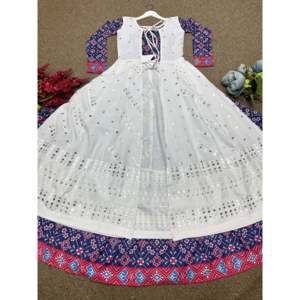 Hermoso Conjunto de Lehenga Choli y Koti de Algodón Azul para Fiesta con Diseño Pintado a Mano, Talla M - Product Image 1