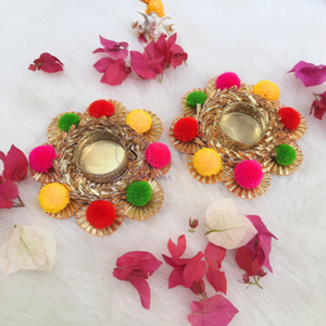 Nueva llegada Pom y Gotta Work Tea Light Flower Candle Holder para el hogar y la boda, hldi, Mehendi Decoración Candelabros - Product Image 1