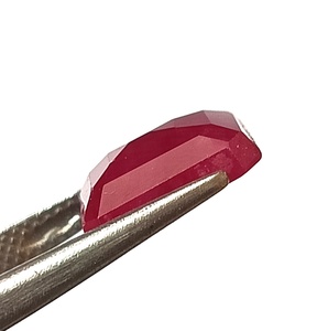 พลอยทับทิมแอฟริกันธรรมชาติ 6.15 กะรัต ทรงเหลี่ยมมรกต - Product Image 5