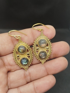 Boucles d'oreilles pendantes bohèmes plaquées or 18 carats avec labradorite bleue, nouveau design, bijoux fantaisie en laiton pour femmes - Prix de gros - Product Image 6