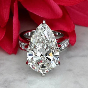Bague de fiançailles solitaire Tishya Diamond 5 carats en moissanite véritable taille brillant, en argent sterling et or blanc 14K, sertie à griffes, pour femme - Product Image 4