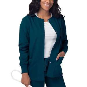 Blouse de travail turquoise pour femme avec poches avant et fermeture boutonnée pour usage hospitalier - Product Image 1