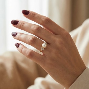 Anillo de Oro Amarillo de 14K con Perla y Diamantes de 0.13CT, Corte Marquesa, Diseño Floral, Joyería Fina, Personalizable OEM, Venta al Por Mayor - Product Image 3